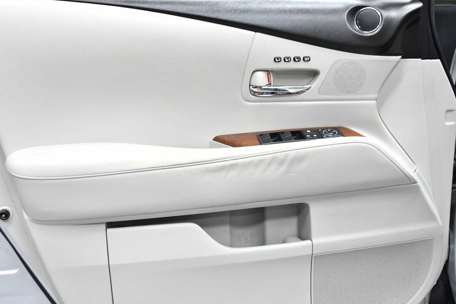 Used 2010 Tungsten Pearl Lexus  image 14