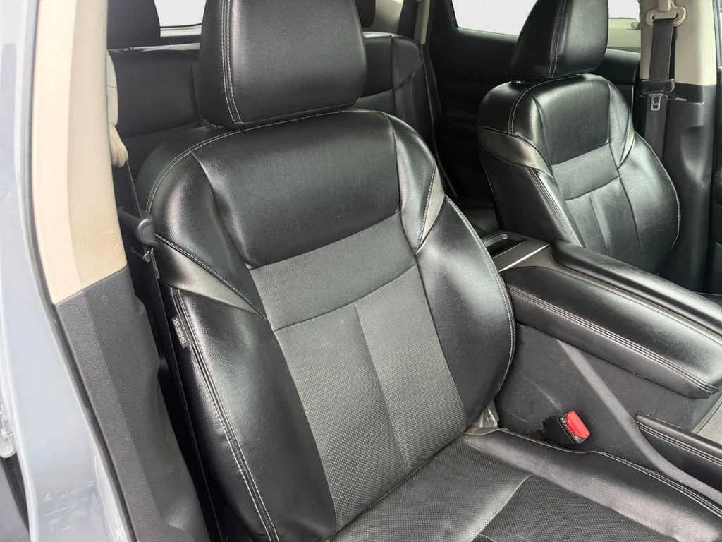 Used 2021 Gray Nissan SL image 27