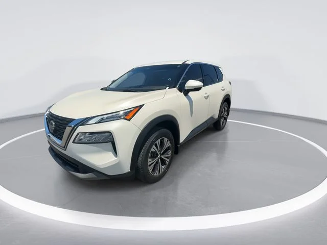 Used 2021 White Nissan SV image 4