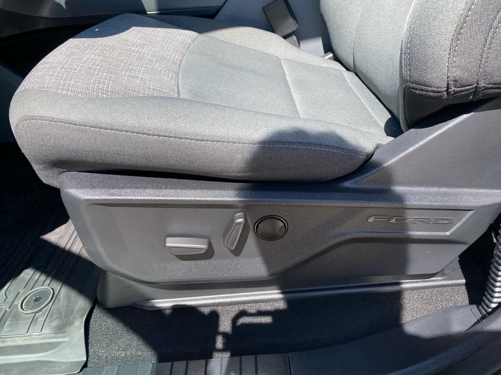 Used 2023  Ford XL image 10
