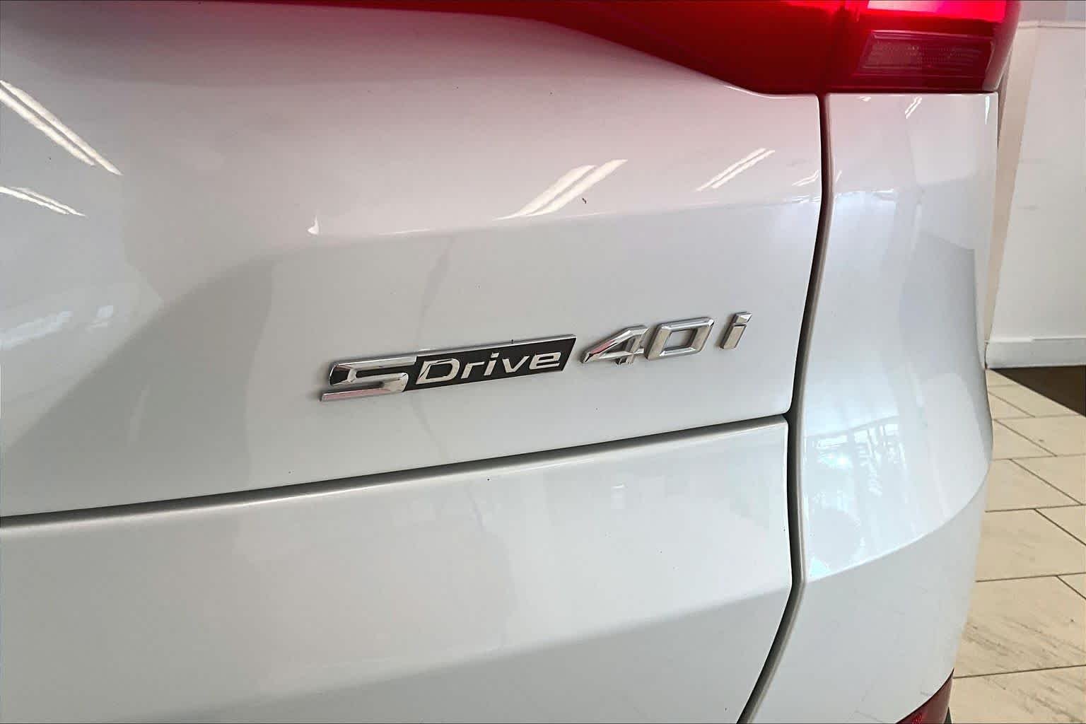 Used 2023 Mineral White Metallic BMW sDrive40i image 9