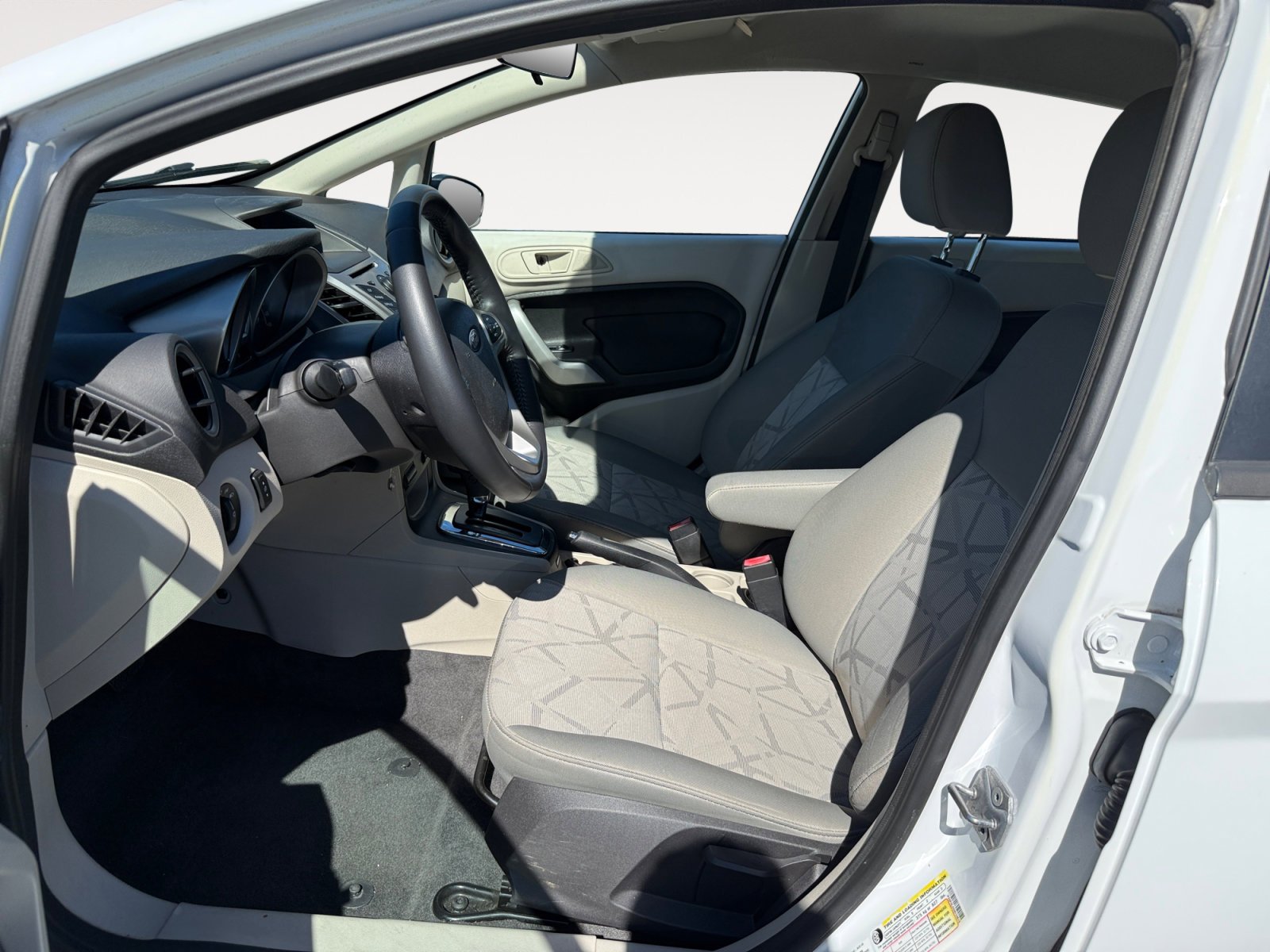 Used 2013 Oxford White Ford SE image 10