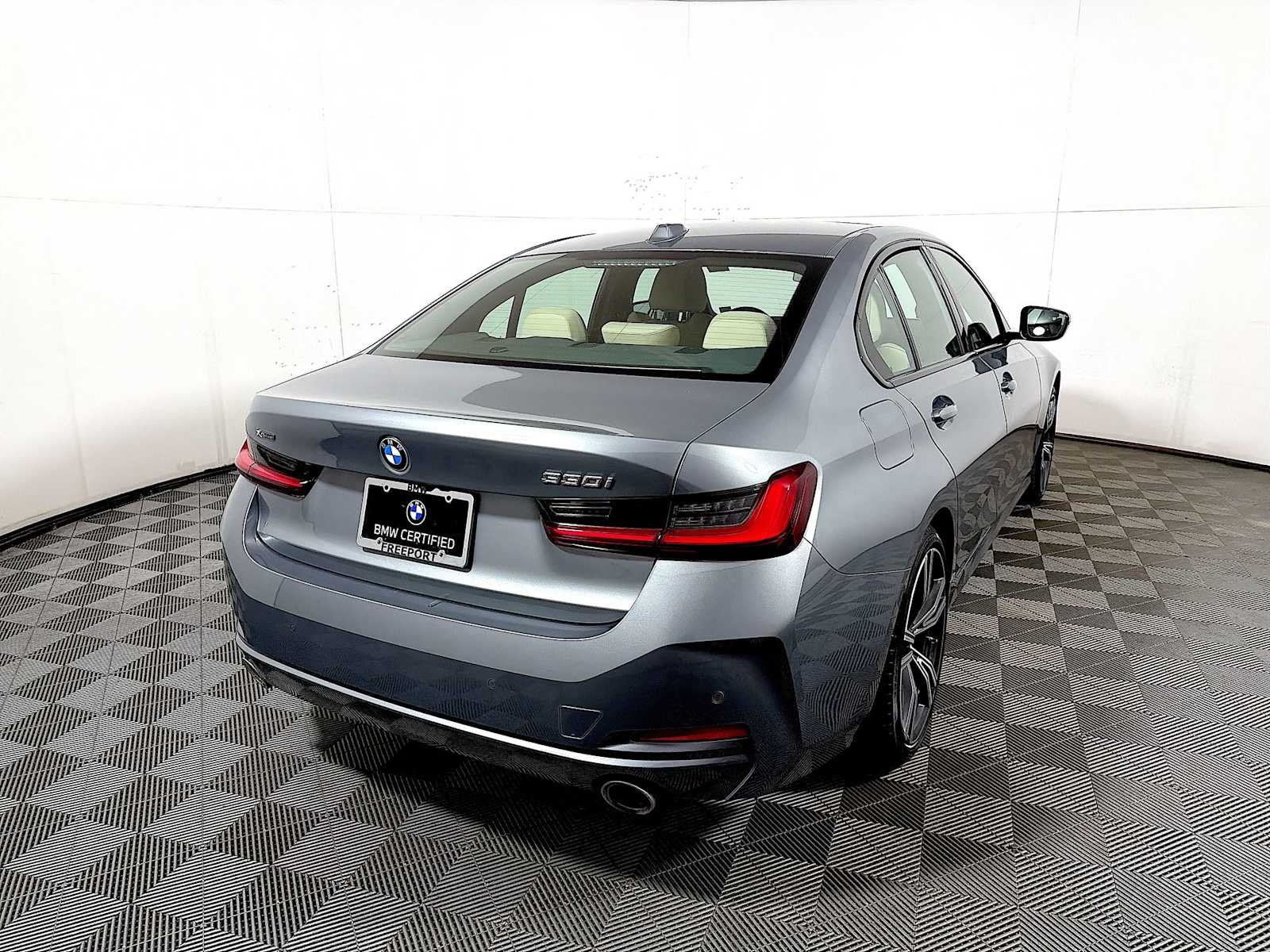 2023 BMW 3 Series 330i - Photo 6