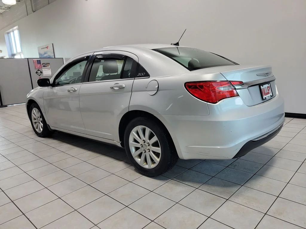 Used 2012 Silver Chrysler Touring image 8