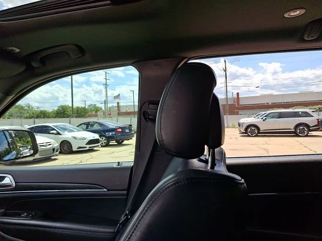 Used 2018 Gray Jeep Limited image 17