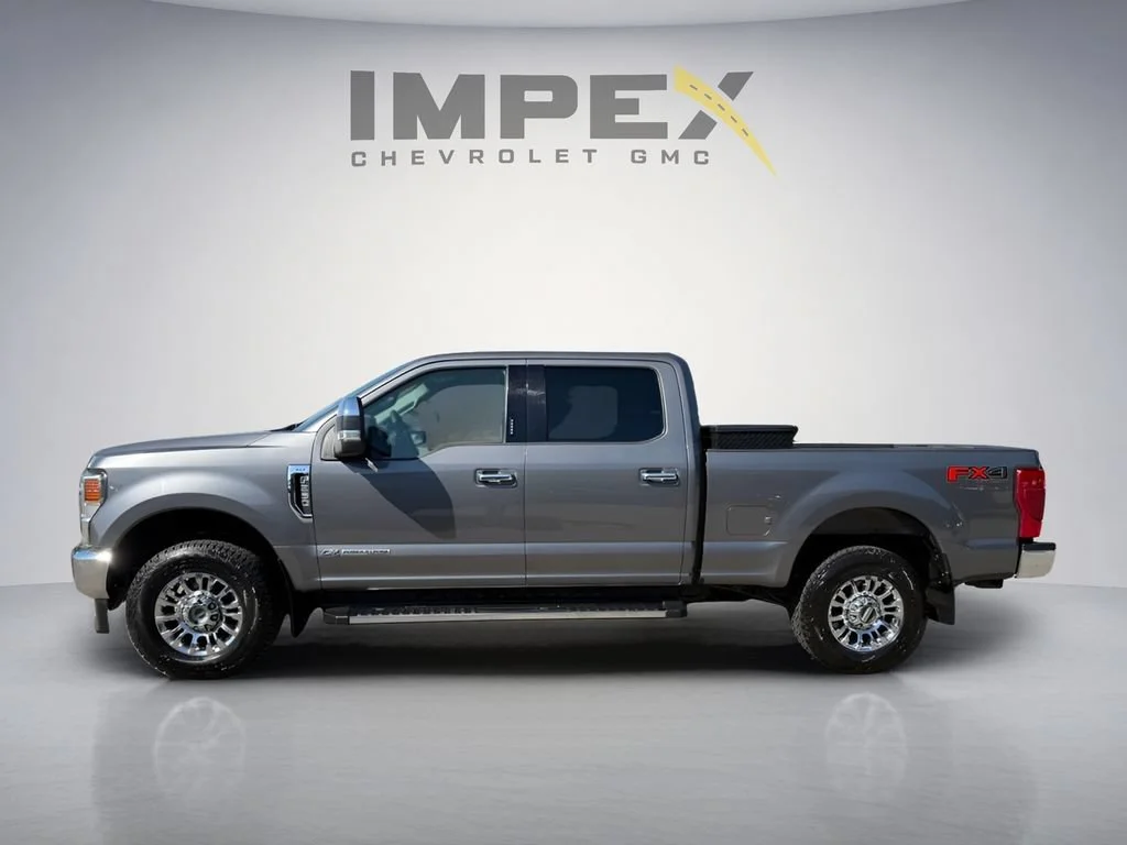 Used 2021  Ford XL image 2
