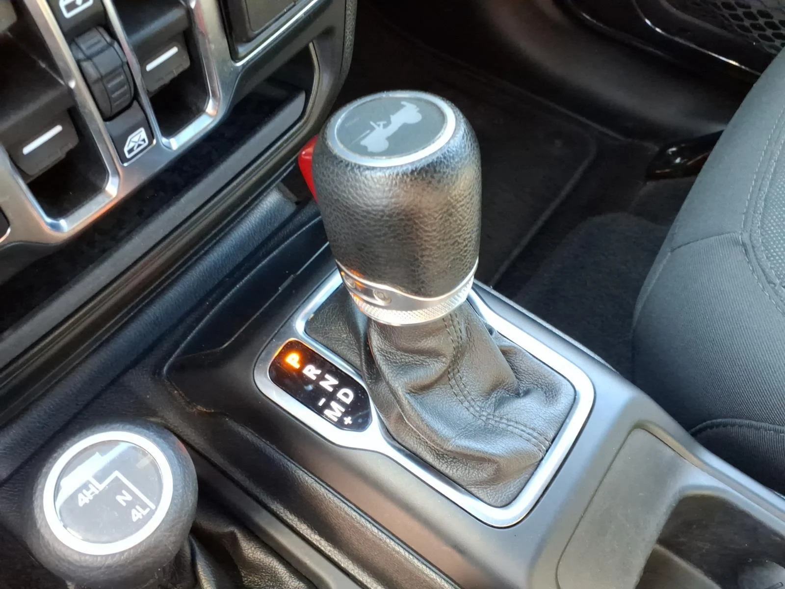 Used 2020 Granite Crystal Metallic Clearcoat Jeep Sport S image 8