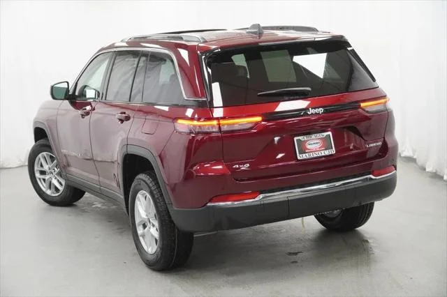 New 2026 Velvet Red Pearl-Coat Exterior Paint Jeep Laredo X image 11