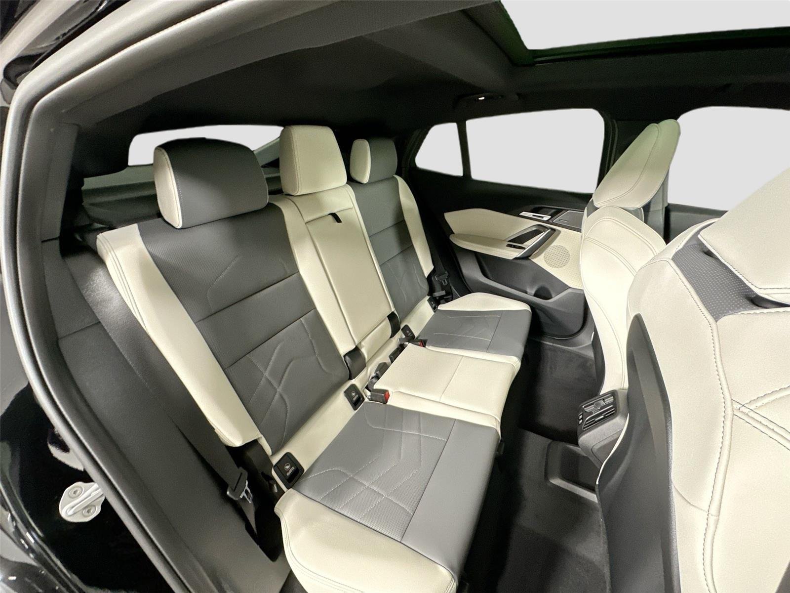 New 2026 Black Sapphire Metallic BMW xDrive28i image 29