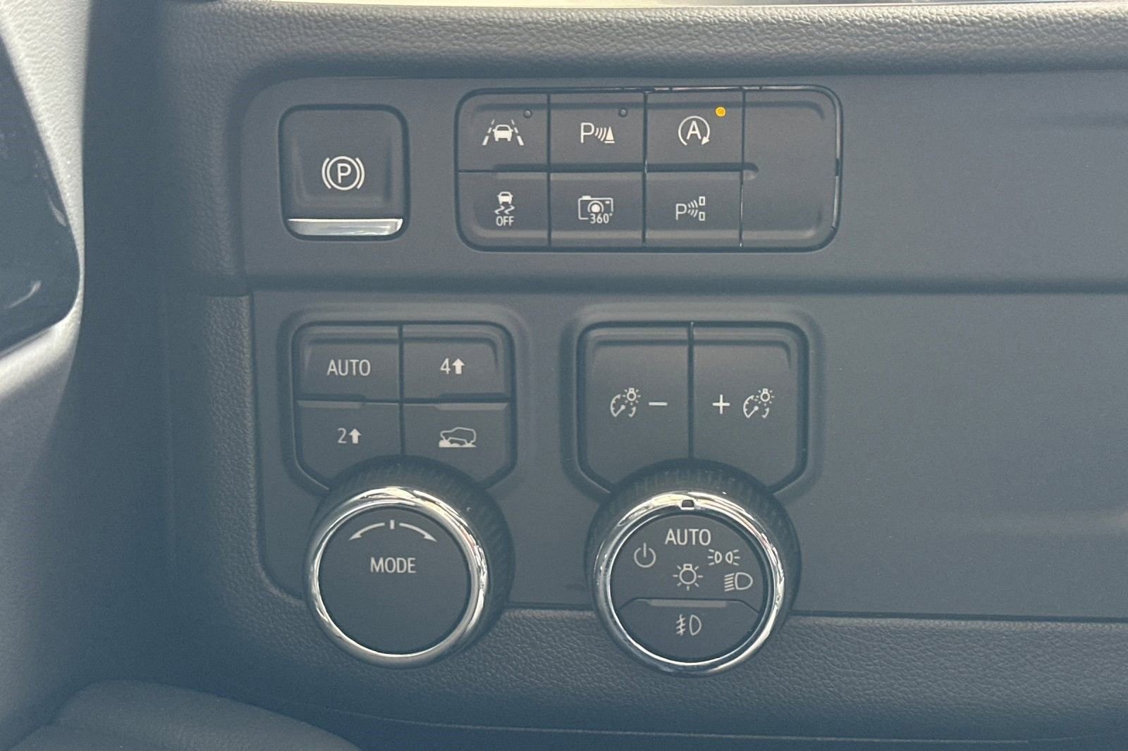 2025 Chevrolet Suburban High Country - Photo 32