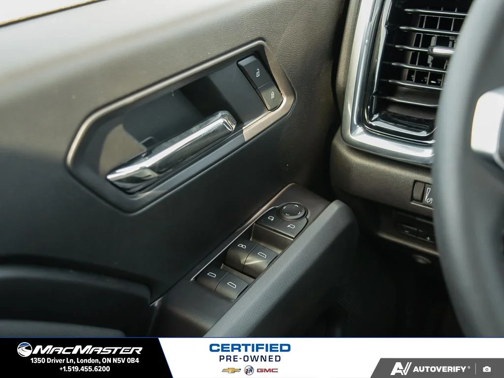 Used 2025  GMC Elevation image 20