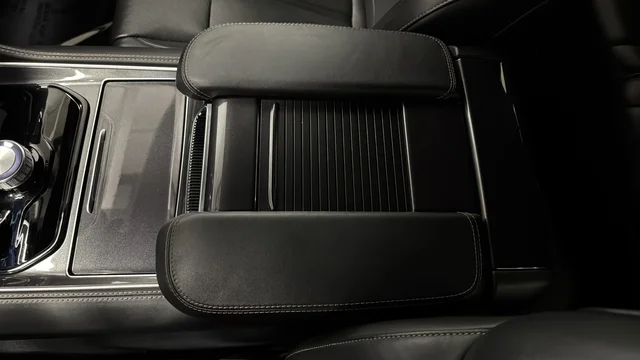 Used 2024 Diamond Black Jeep Base image 18