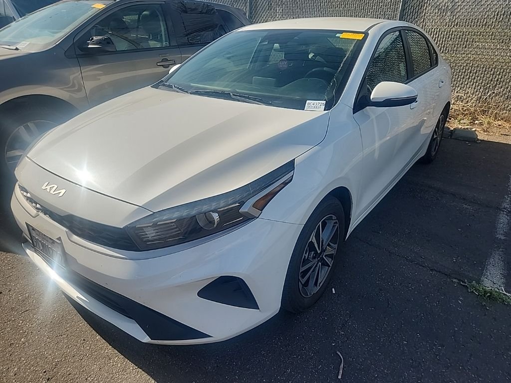 Used 2023 White Kia LXS image 4