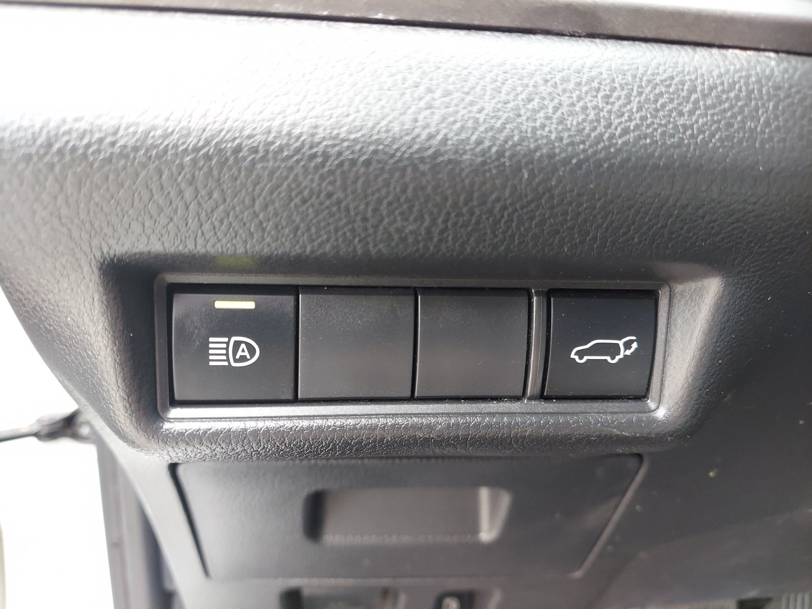 Used 2024 Wind Chill Pearl Toyota XLE image 27