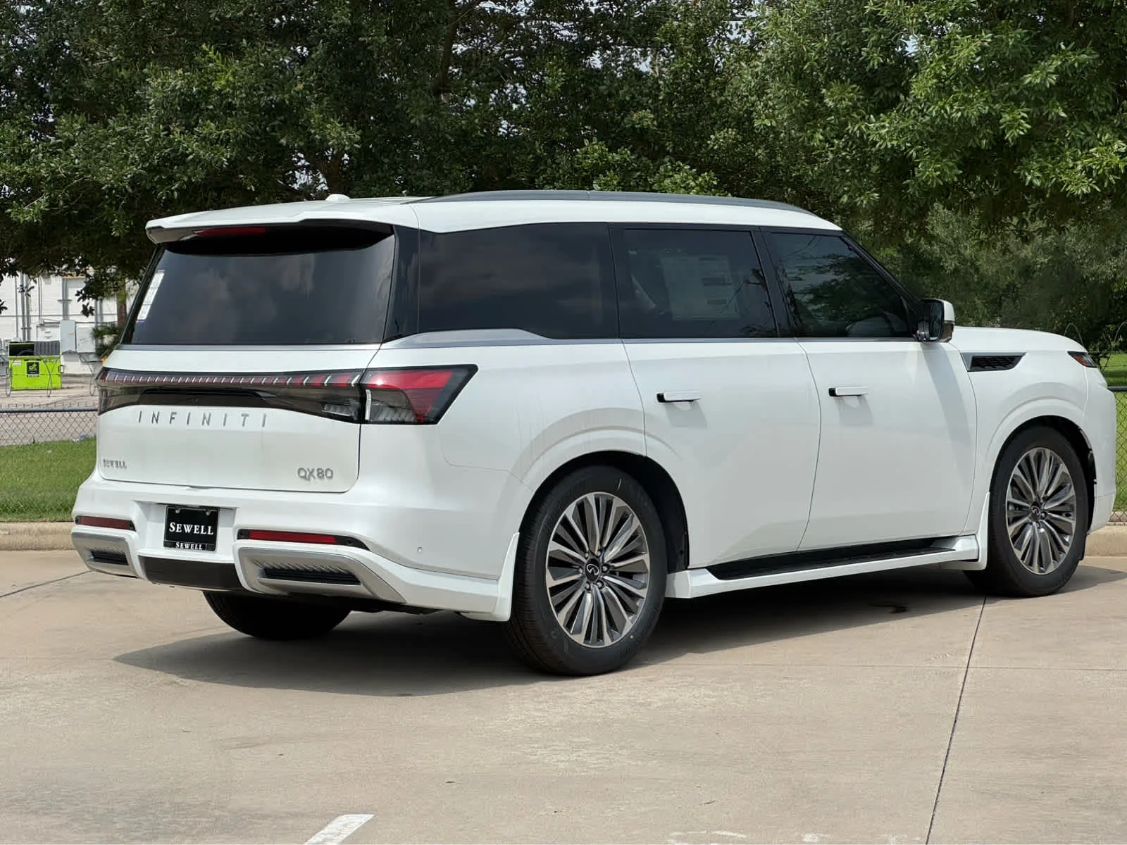 New 2026 RADIANT WHITE INFINITI Luxe 2WD image 3