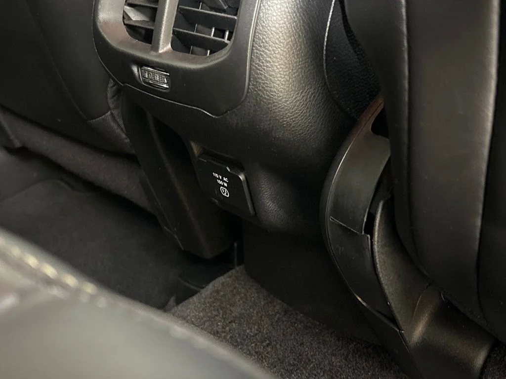 Used 2018 Blue Jeep Latitude Plus image 15