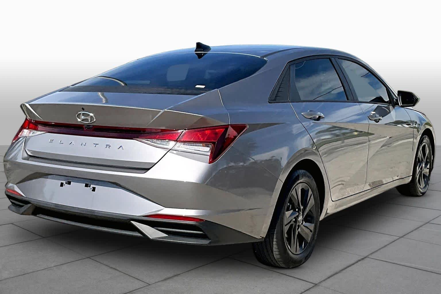 Used 2021 Fluid Metal Hyundai SEL image 13