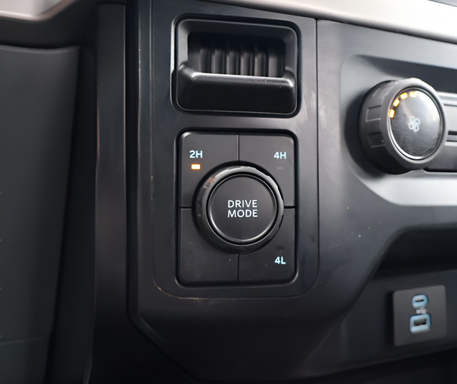 Used 2023 Silver Ford XL image 27