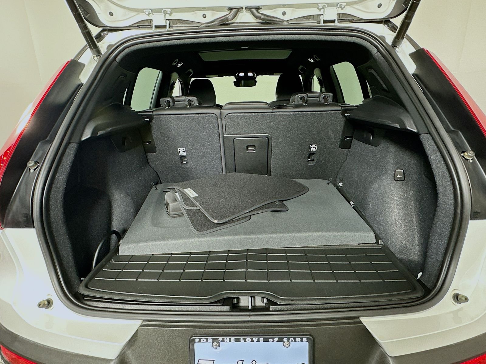 Used 2023 Crystal White Volvo Ultimate image 27