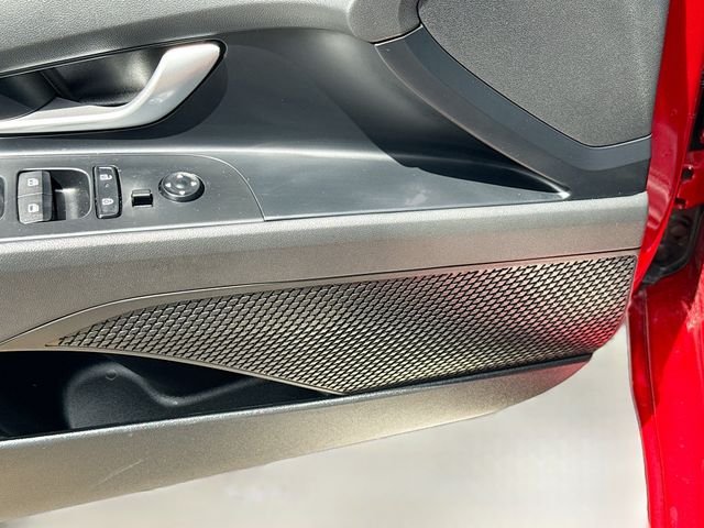 Used 2025 Red Hyundai SEL Convenience image 18
