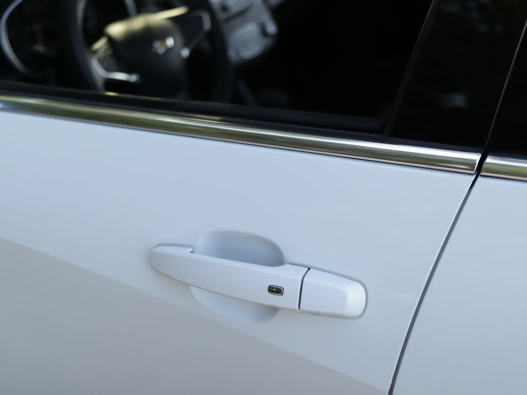 Used 2024 Summit White Chevrolet 1LT image 33