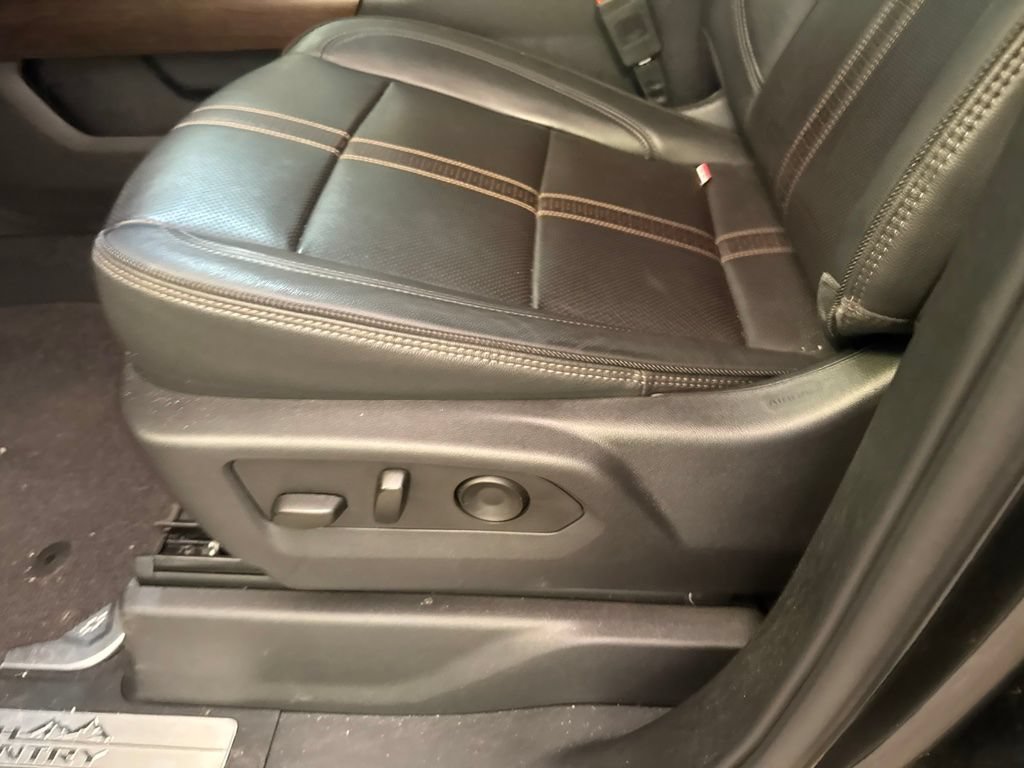 Used 2024 Black Chevrolet High Country image 16