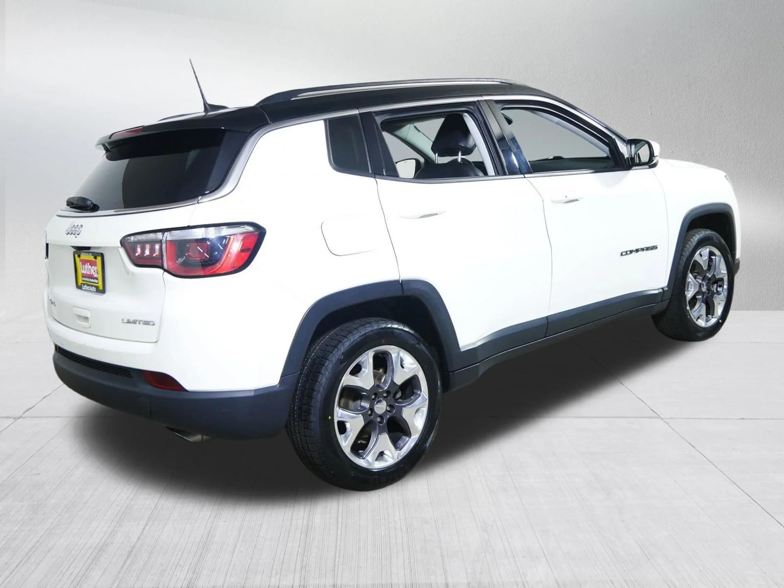 Used 2018 Pearl White Tri-Coat Jeep Limited image 7