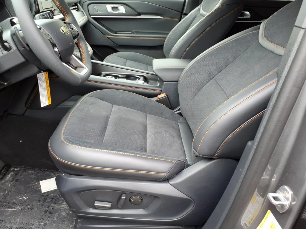 New 2026 Carbonized Gray Metallic Ford Tremor® image 14