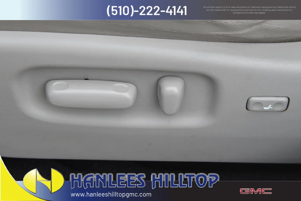 Used 2012 White Toyota Base image 13