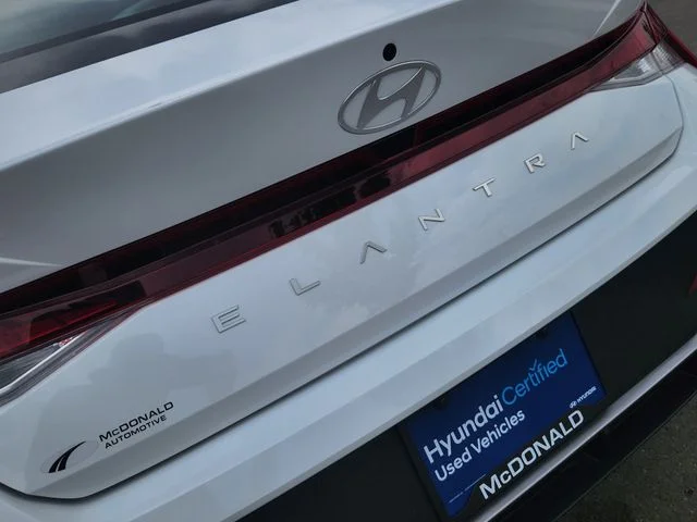 Used 2025 White Hyundai SE image 9
