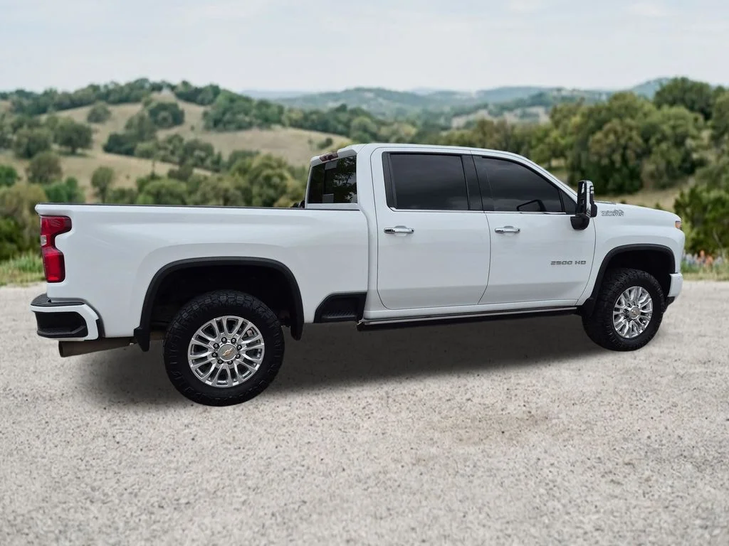 Used 2022 White Chevrolet High Country image 11