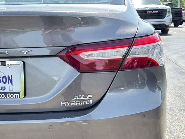 Used 2018 Gray Toyota XLE image 9