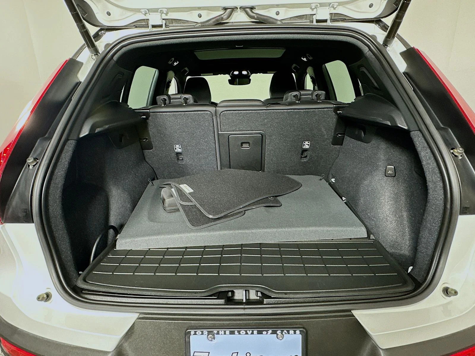 Used 2023 Crystal White Volvo Ultimate image 27
