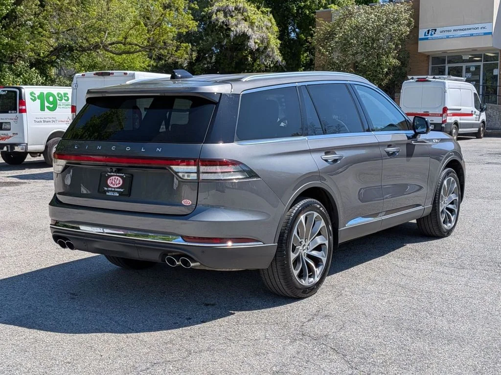 Used 2025 Gray Lincoln Reserve image 3