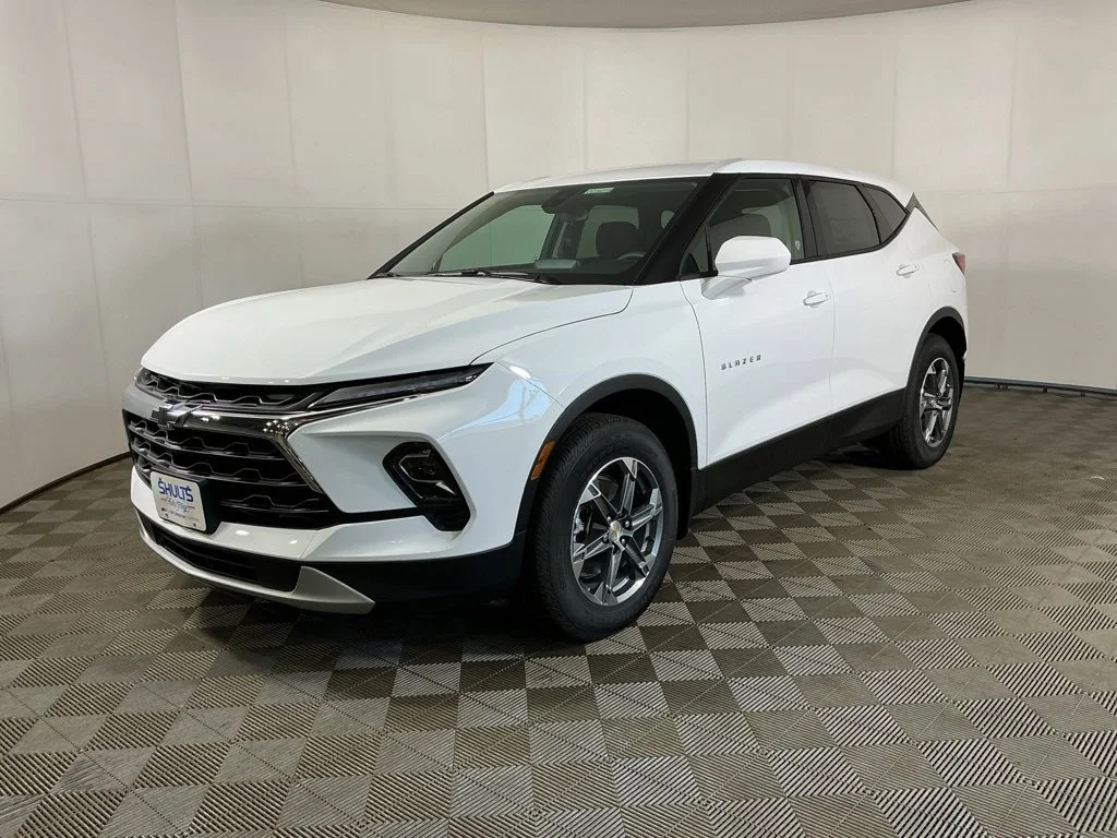 New 2026 Summit White Chevrolet 2LT image 3