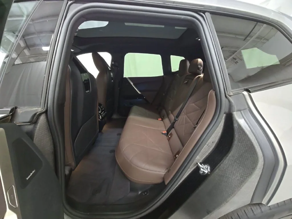 Used 2024 Gray BMW xDrive50 image 9