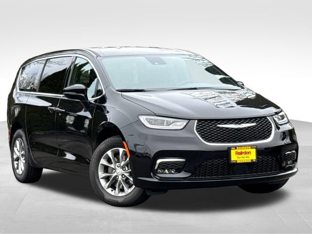 New 2026 Diamond Black Crystal Pearl-Coat Exterior Paint Chrysler Select image 1