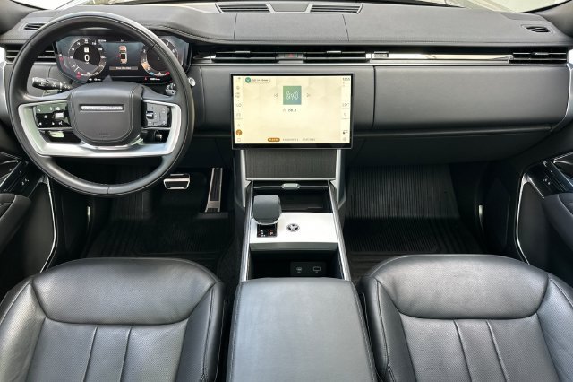 Used 2024 Gray Land Rover SE image 12