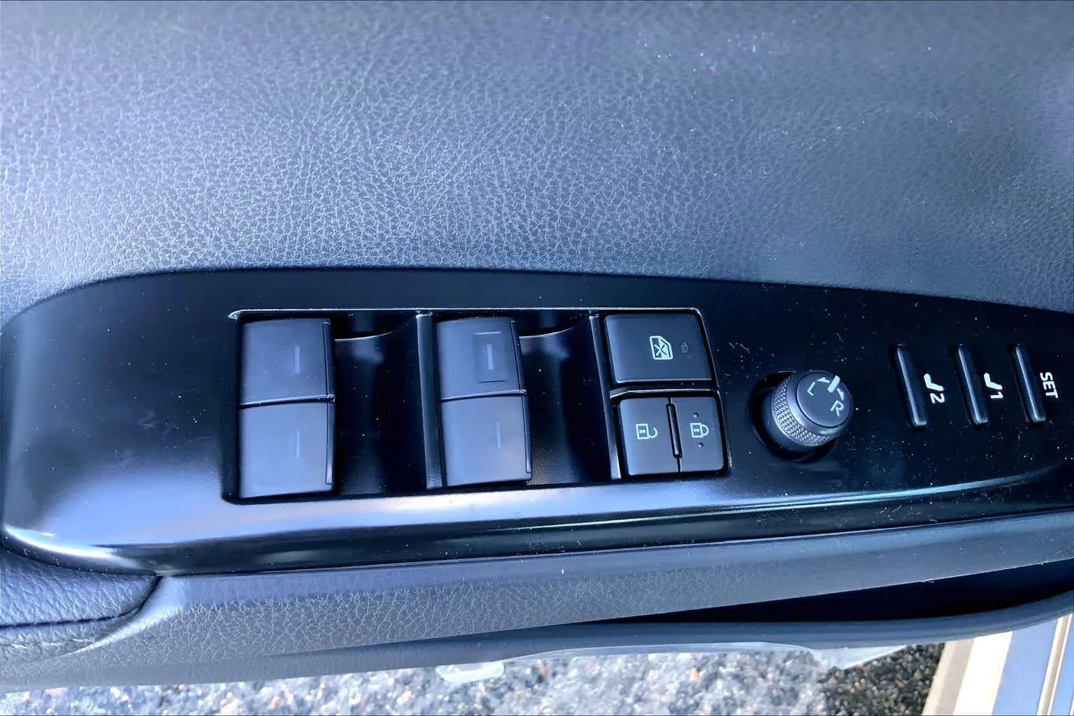 New 2026 Heavy Metal with Midnight Black Metallic roof Toyota XSE image 18