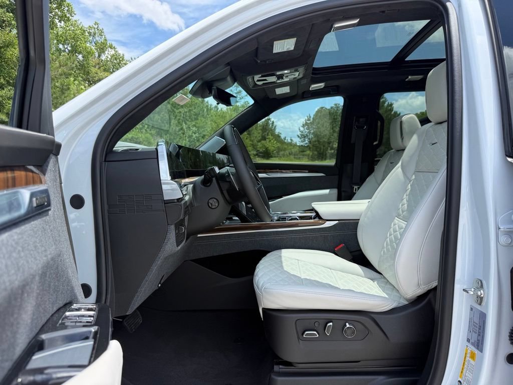 New 2026 Vibrant White Tricoat Cadillac Platinum Sport image 20