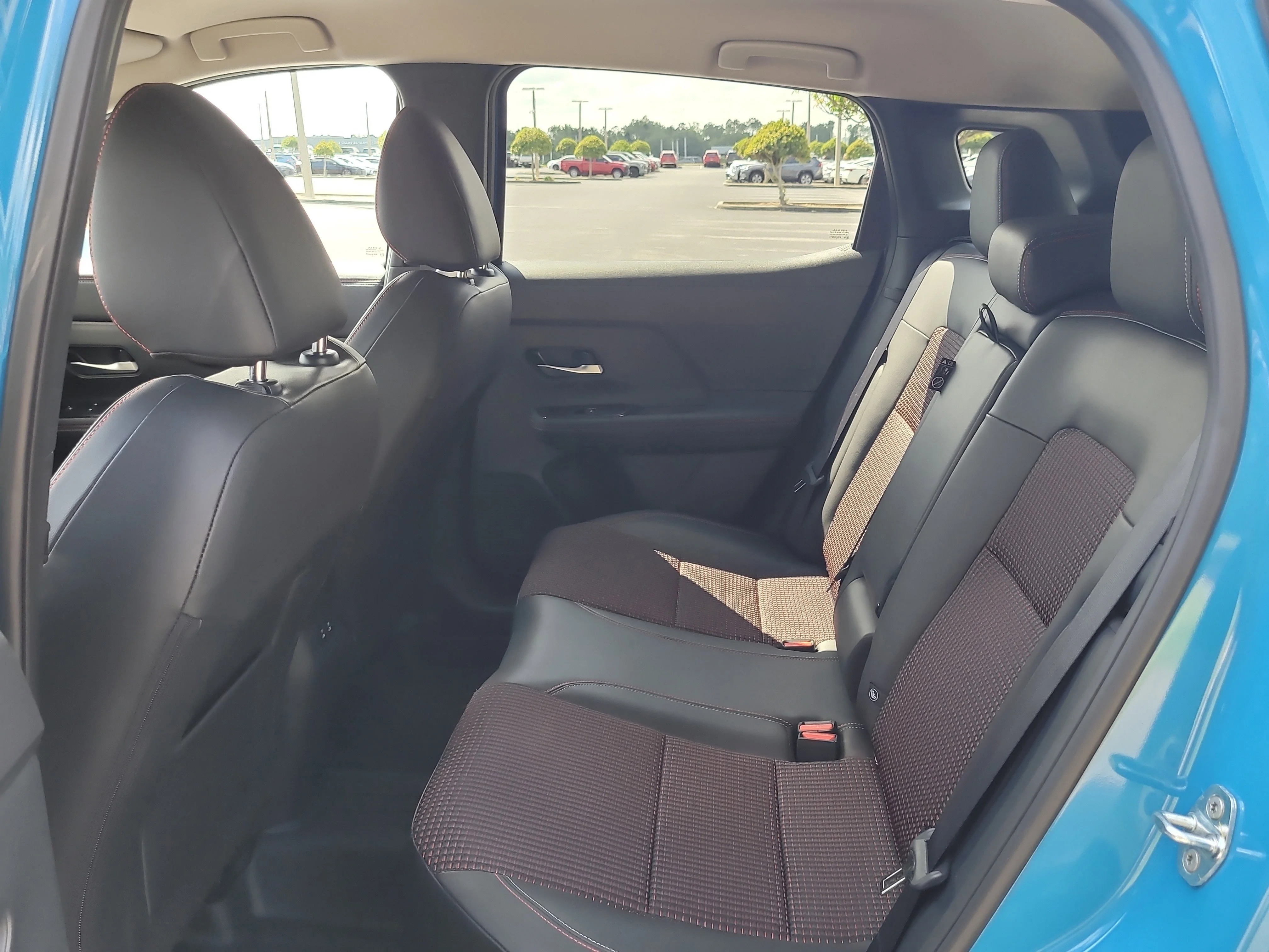 Used 2025 Arctic Ice Blue Metallic/Super Black Nissan SR image 14