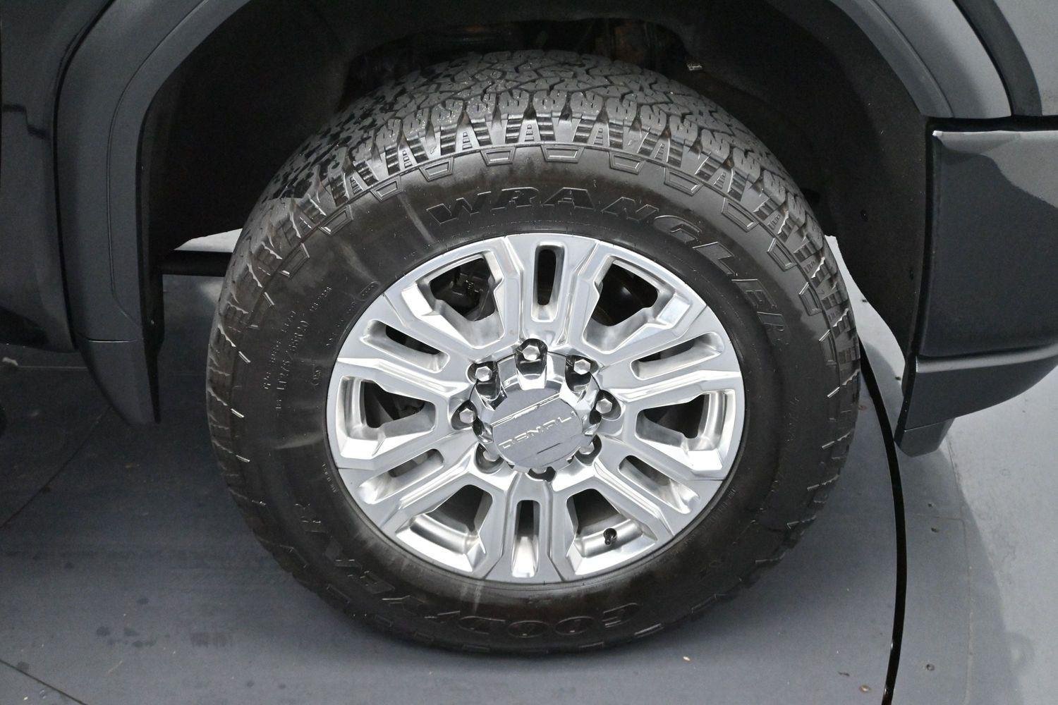 Used 2020 Onyx Black GMC Denali image 37