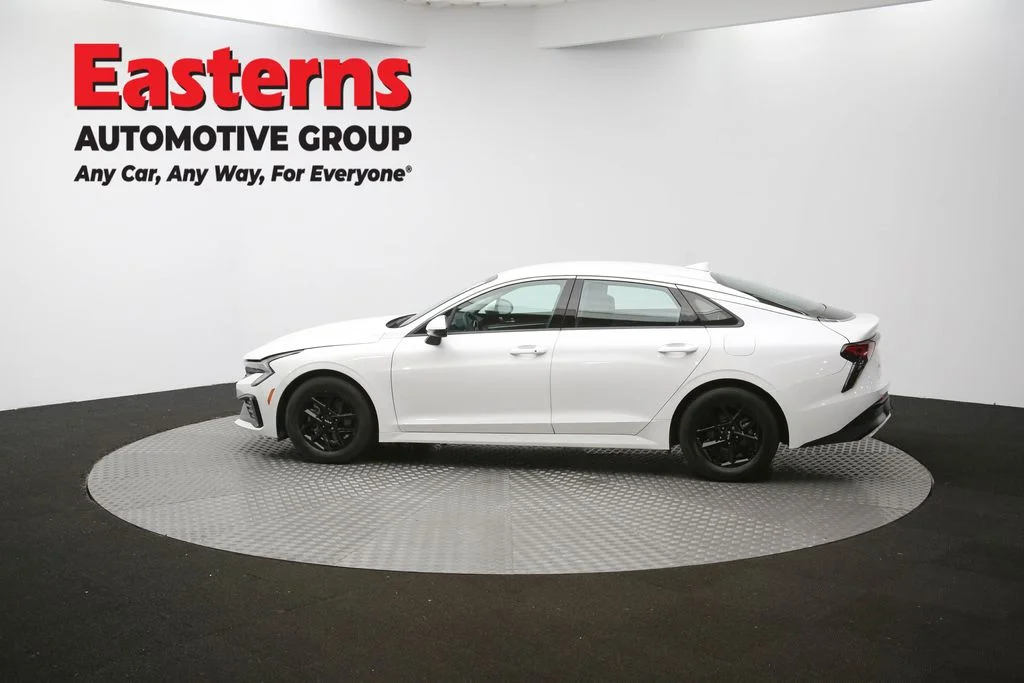 Used 2025 White Kia LXS image 62