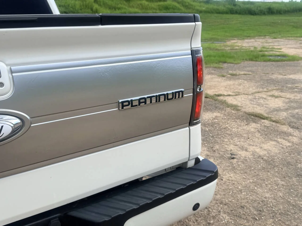 Used 2014 White Ford Platinum 4x4 4dr SuperCrew Styleside 5.5 ft. SB image 10