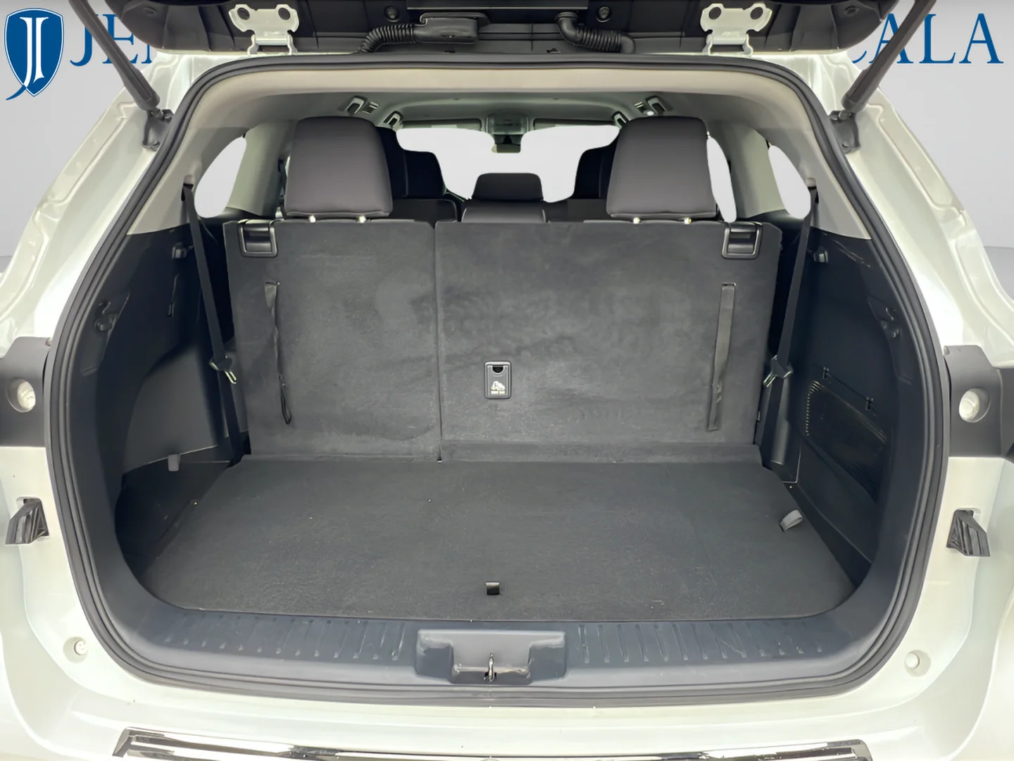 Used 2022 Pearl Toyota Hybrid LE image 9