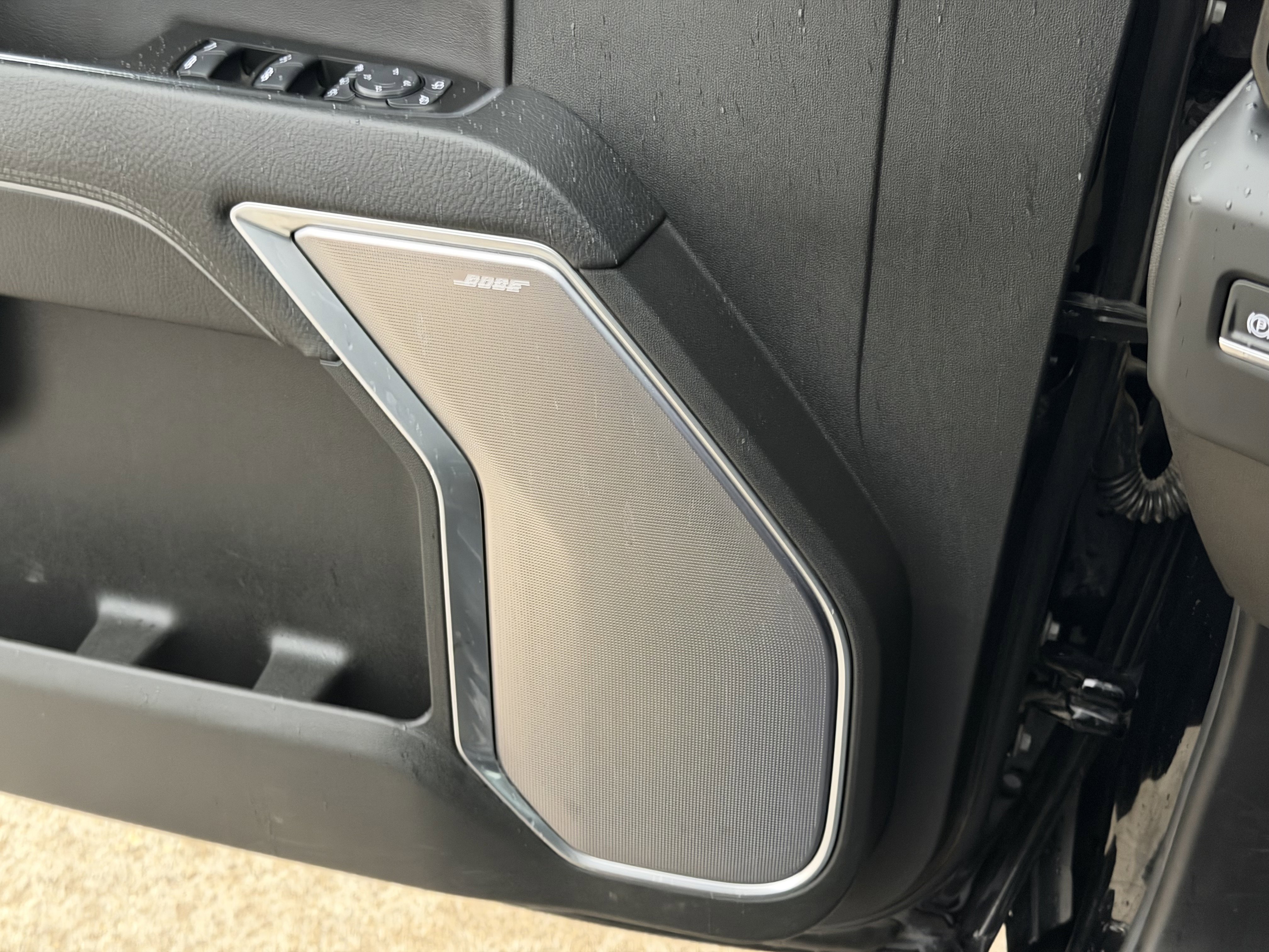 Used 2025 Onyx Black GMC Denali image 27