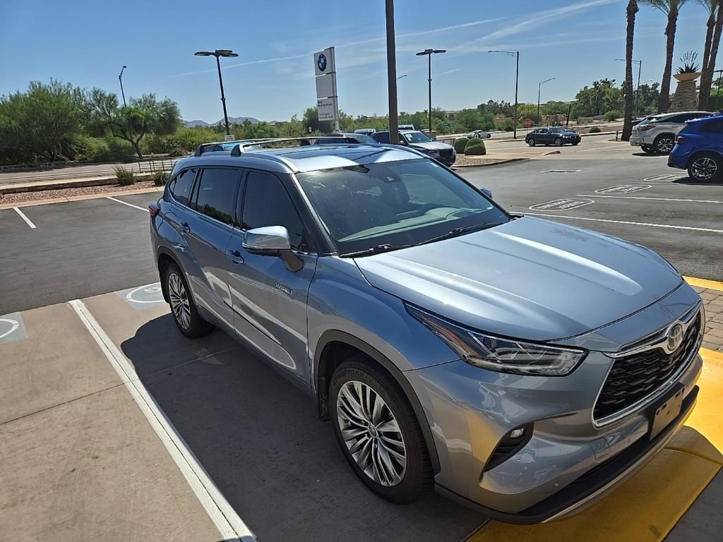 Used 2020 Moon Dust Toyota Platinum image 4