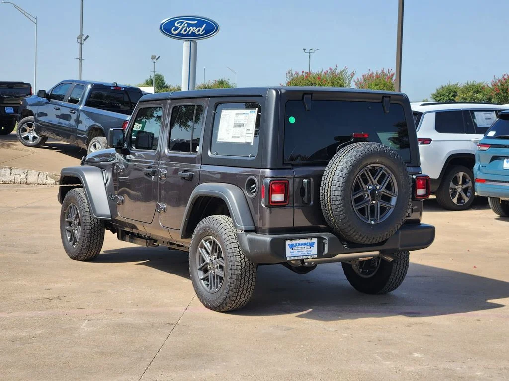 New 2026 granite crystal metallic clearcoat Jeep Sport RHD image 3