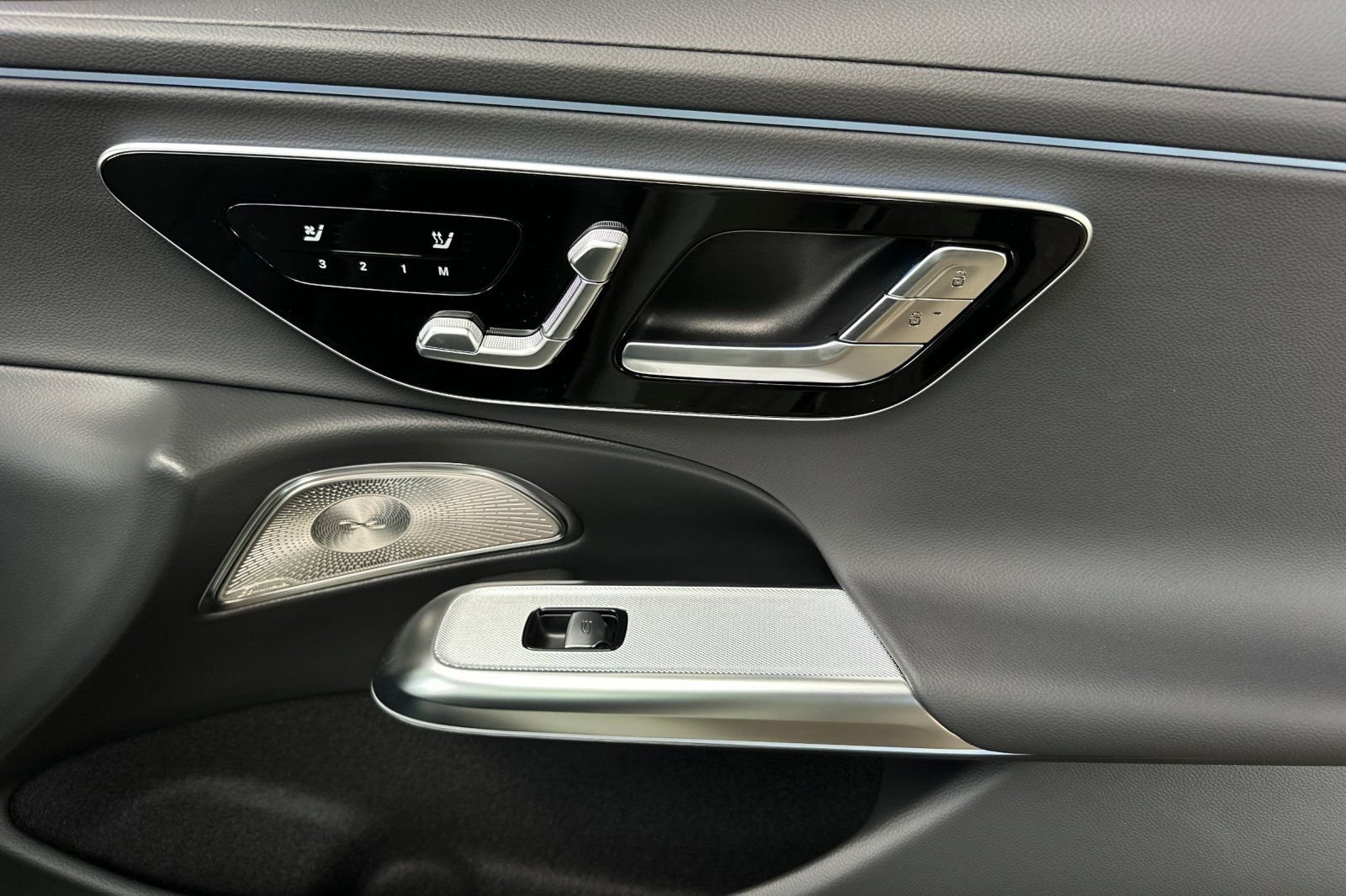 2026 Mercedes-Benz E-Class E350 - Photo 35