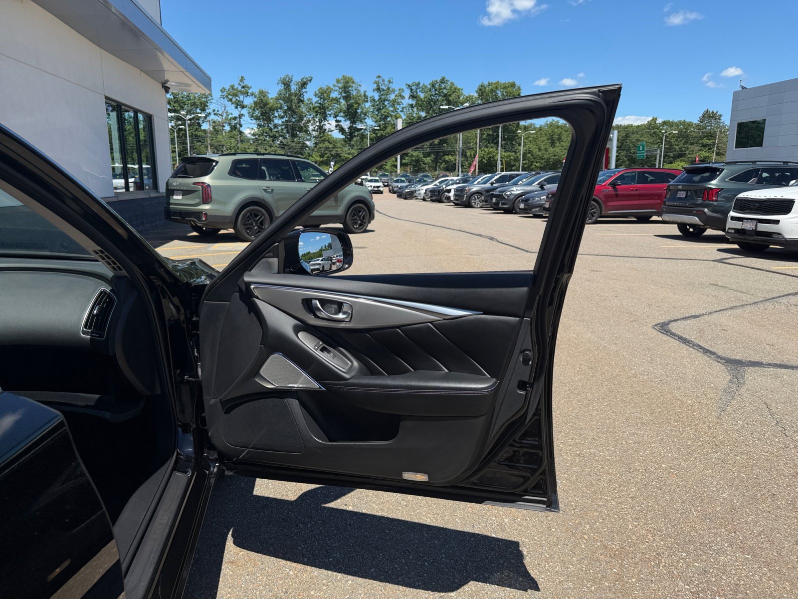 Used 2023 Black Obsidian INFINITI LUXE image 31